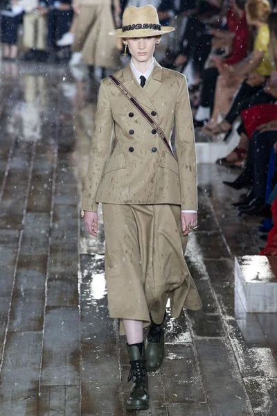 Look 8